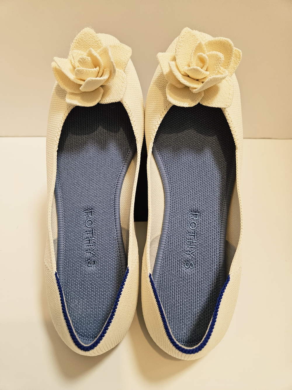 Rothy’s The Point Bloom Ecru Cream 3D Floral Washable Flats Size 9 RUNS SMALL - Picture 2 of 15